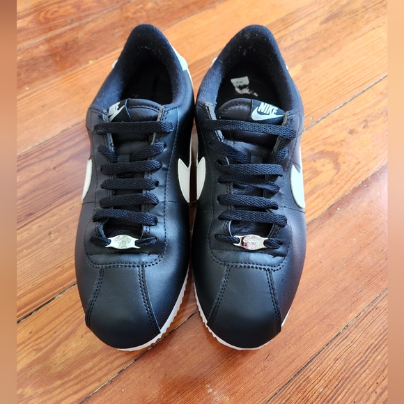 Nike Cortez Basic Leather 'Black White - Picture 6 of 6